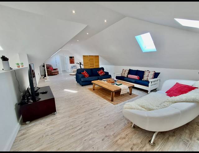 5 BEDROOM HOUSE FOR SALE IN GROTTO BAY